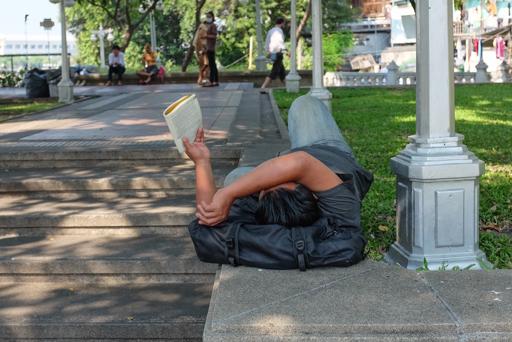 Bangkok reading in the park