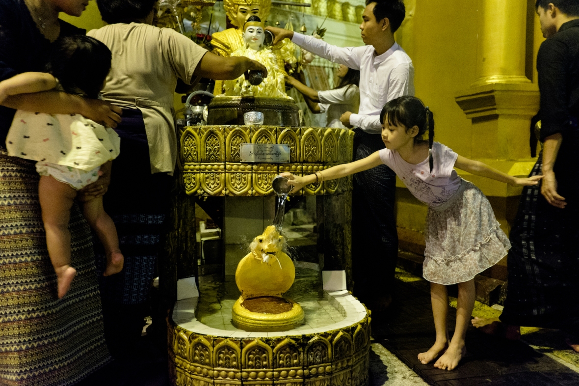 Shwedagon Pagoda street photography1